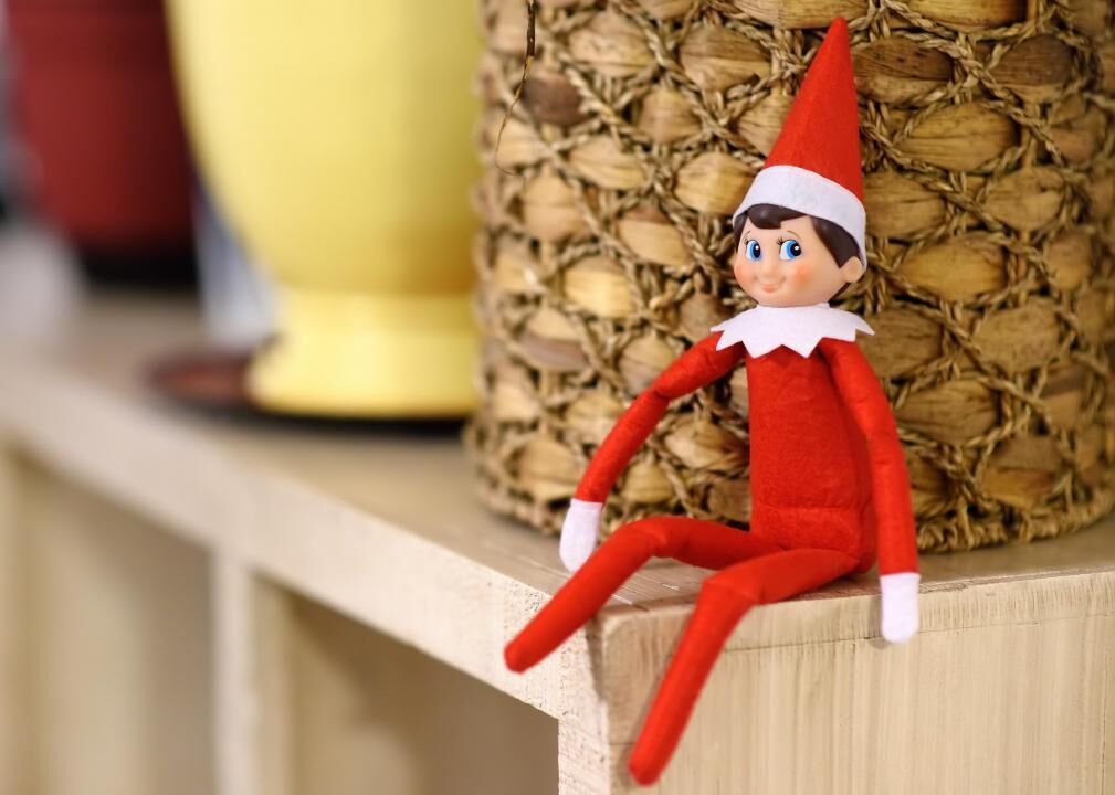 2008: Elf on the Shelf wins awards